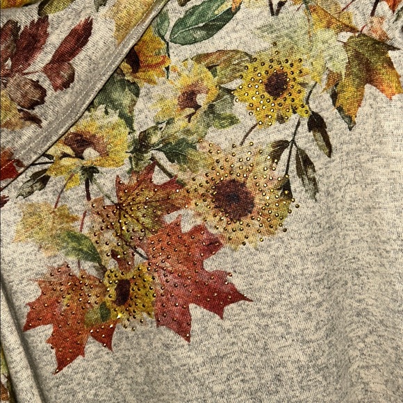 ONE WORLD Gray and Green Floral Wrap - Picture 2 of 4